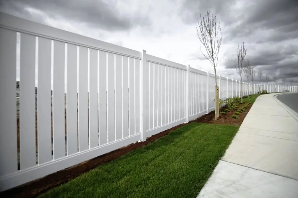 vertical vinyl fence altadena